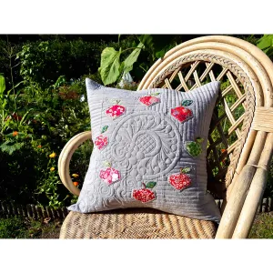 Apple Wreath Pillow AC-NC002ENe - Downloadable Pattern