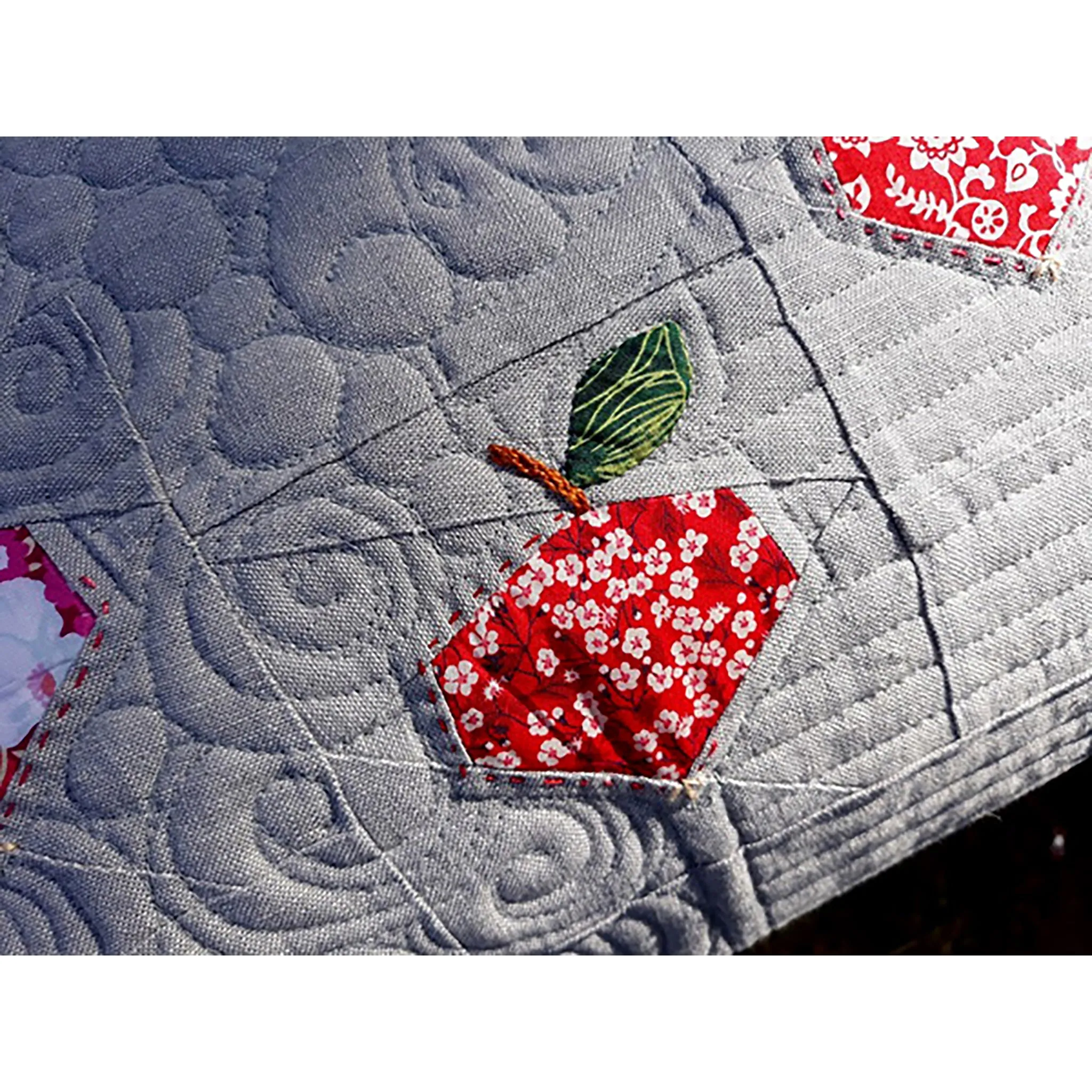 Apple Wreath Pillow AC-NC002ENe - Downloadable Pattern