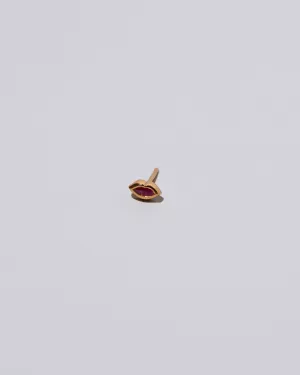 Sweet Little Kiss Stud Earring Single