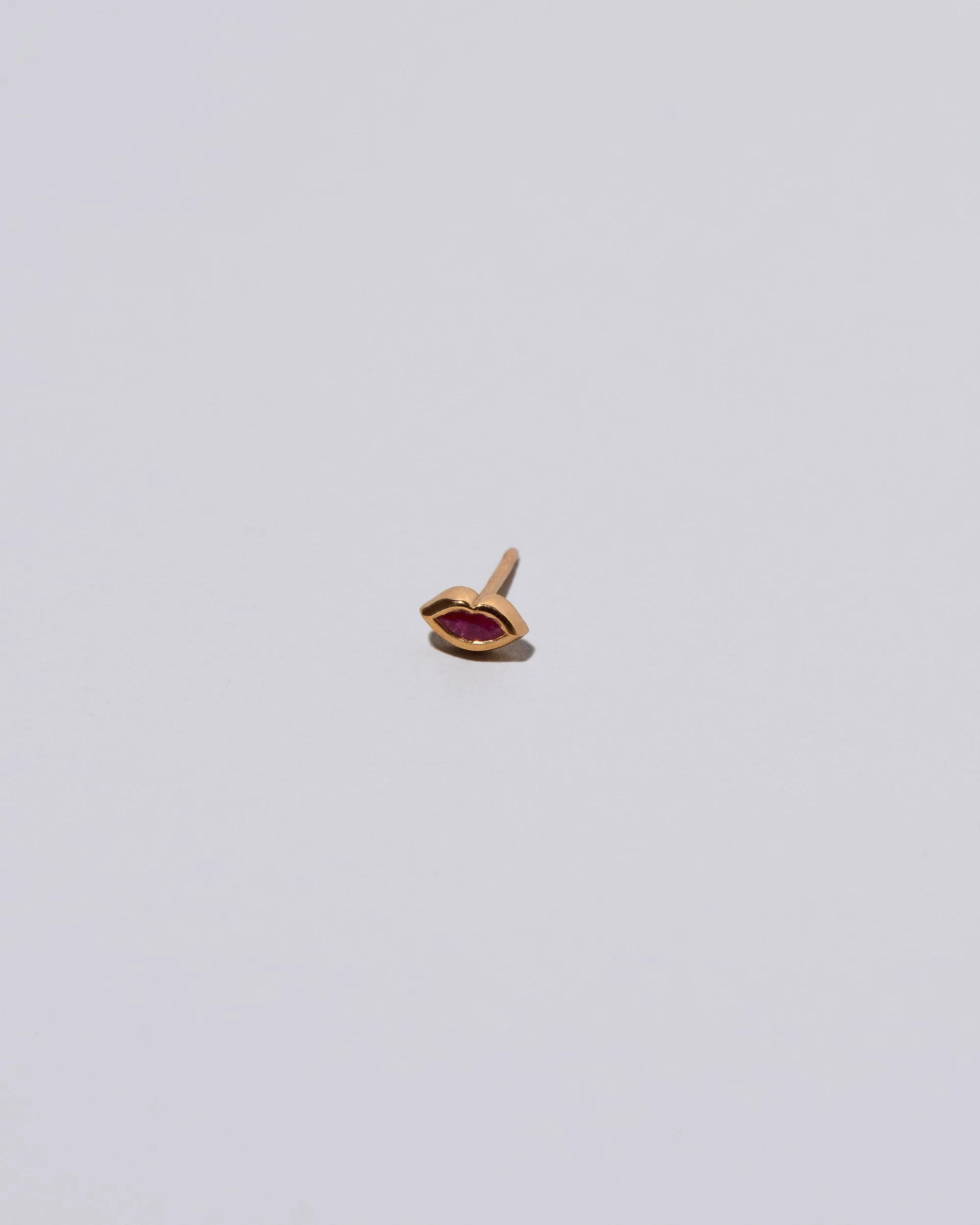 Sweet Little Kiss Stud Earring Single